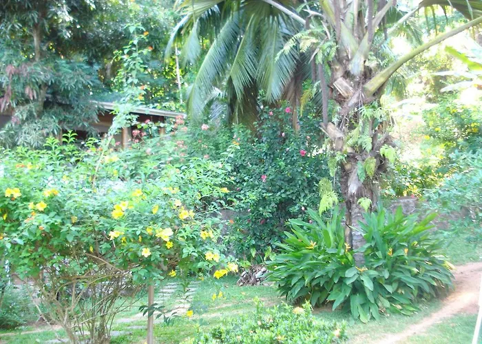 Вилла Cote Sud - Unique Villa & Bungalows Intendance Road *