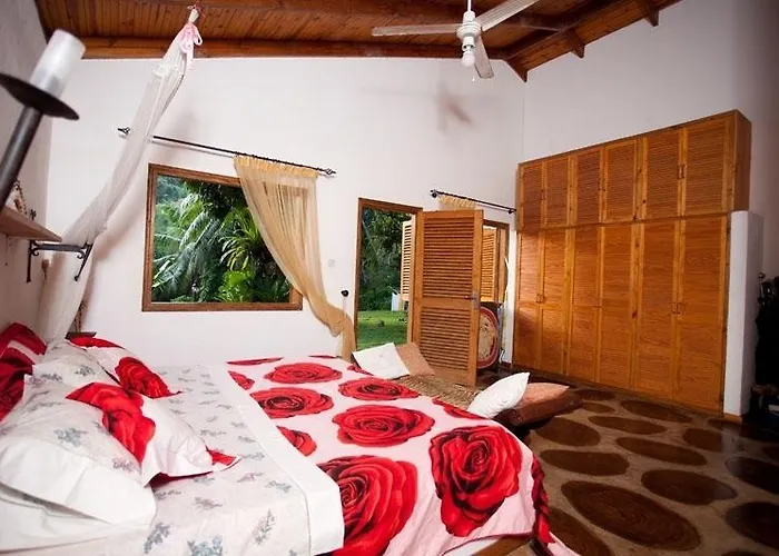 Вилла Cote Sud - Unique Villa & Bungalows Intendance Road *