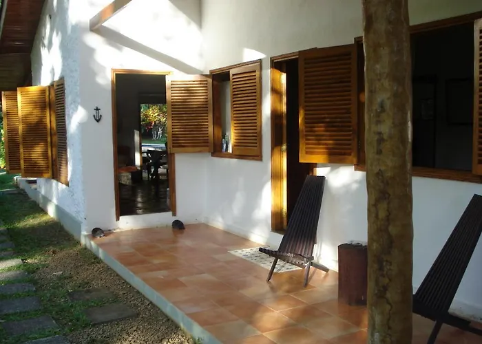 Вилла Cote Sud - Unique Villa & Bungalows Intendance Road Такамака