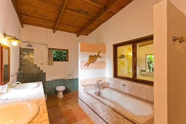 Cote Sud - Unique Villa & Bungalows Intendance Road * Такамака
