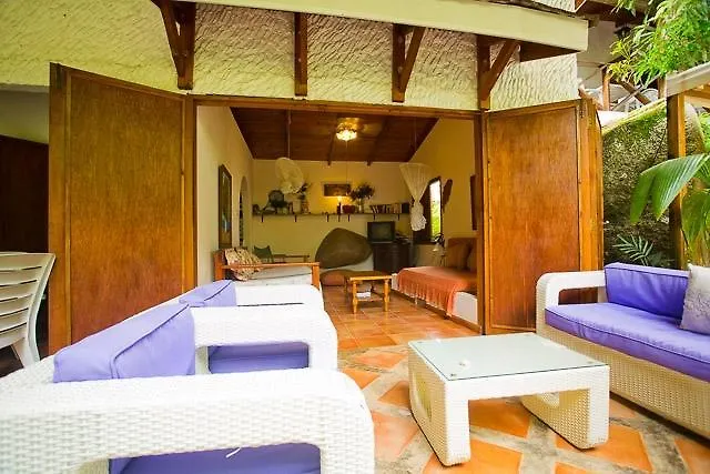 Вилла Cote Sud - Unique Villa & Bungalows Intendance Road Такамака