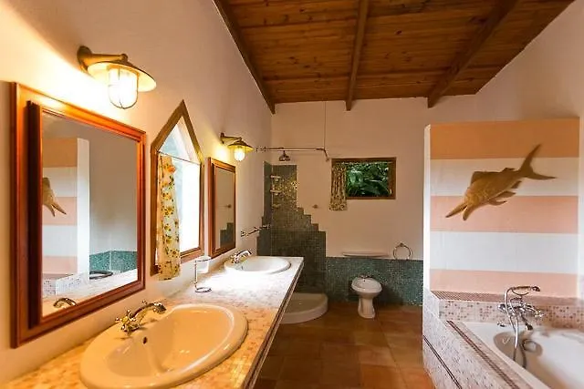Вилла Cote Sud - Unique Villa & Bungalows Intendance Road Такамака